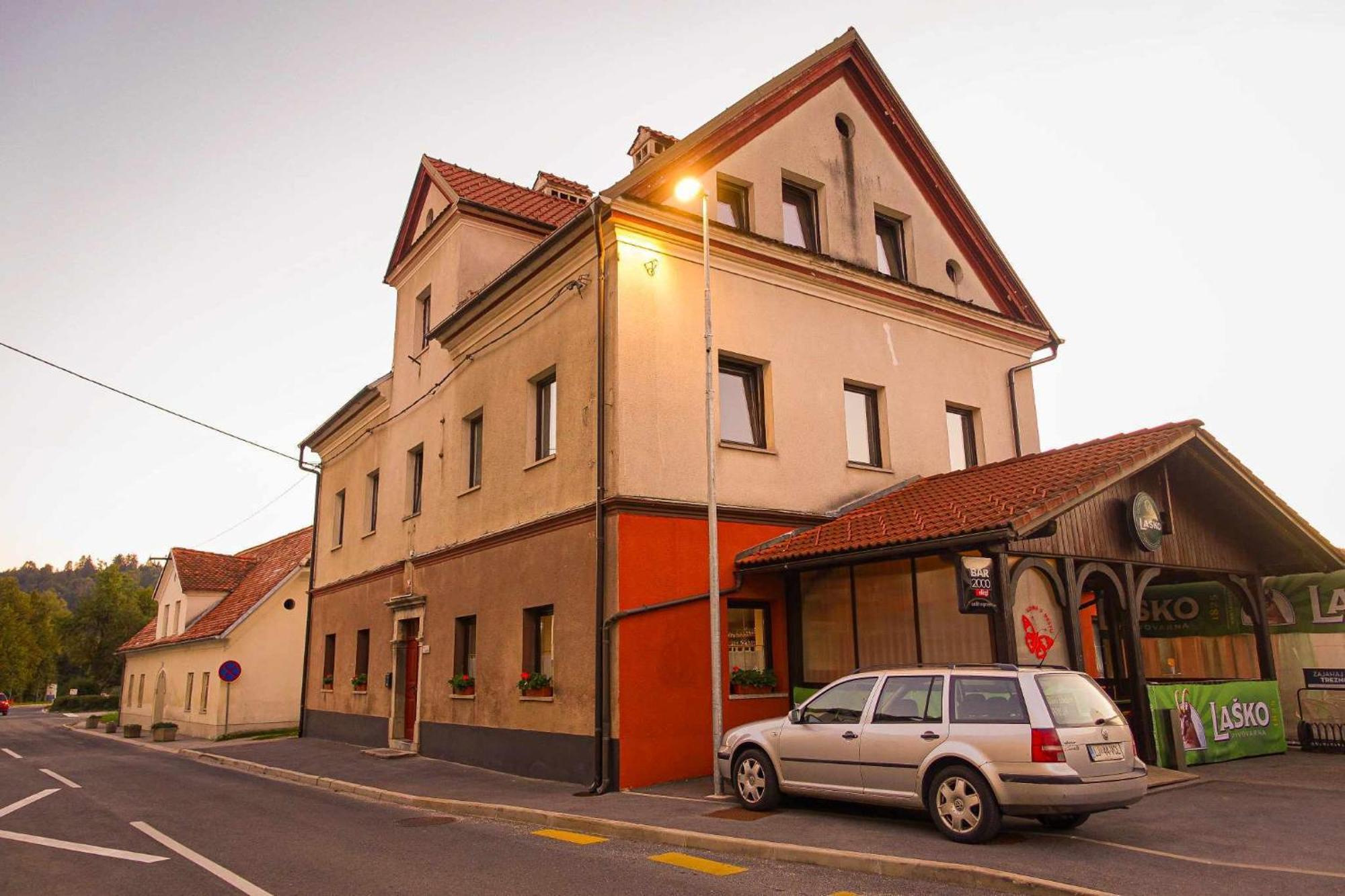 Laas Art Gallery Stari Trg pri Ložu Kültér fotó
